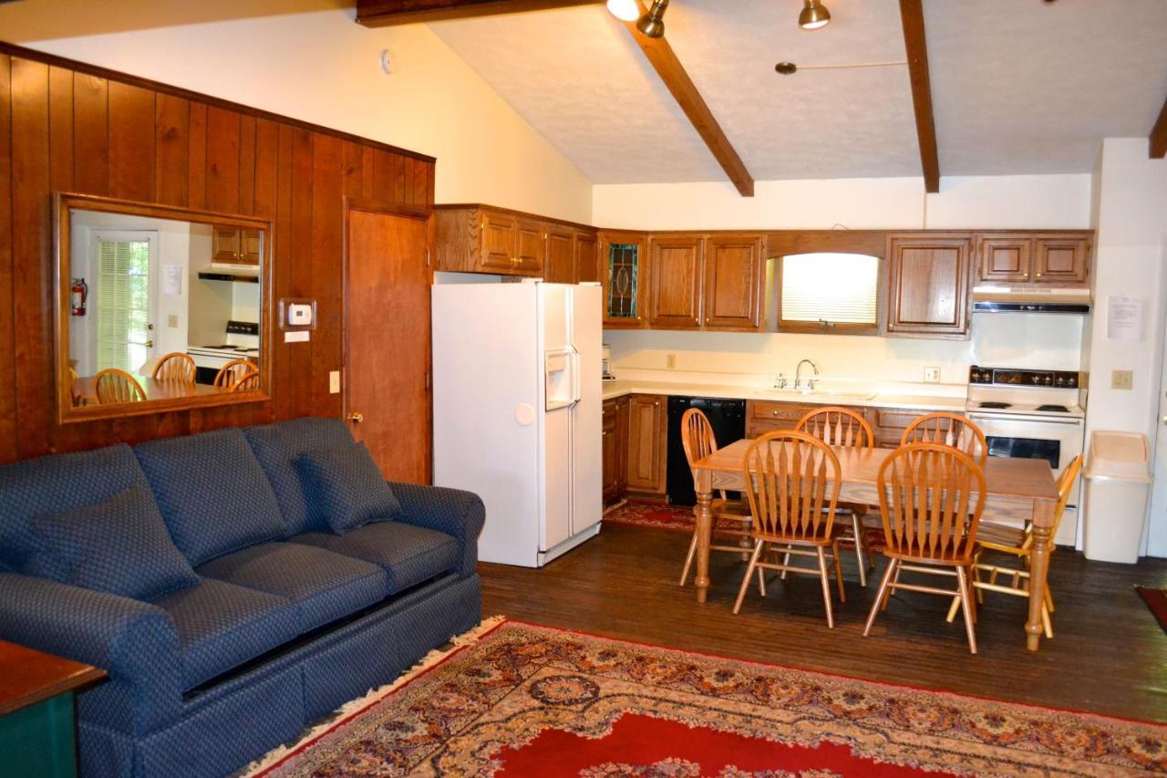 Boundary Waters Resort & Marina ハイアワシー エクステリア 写真