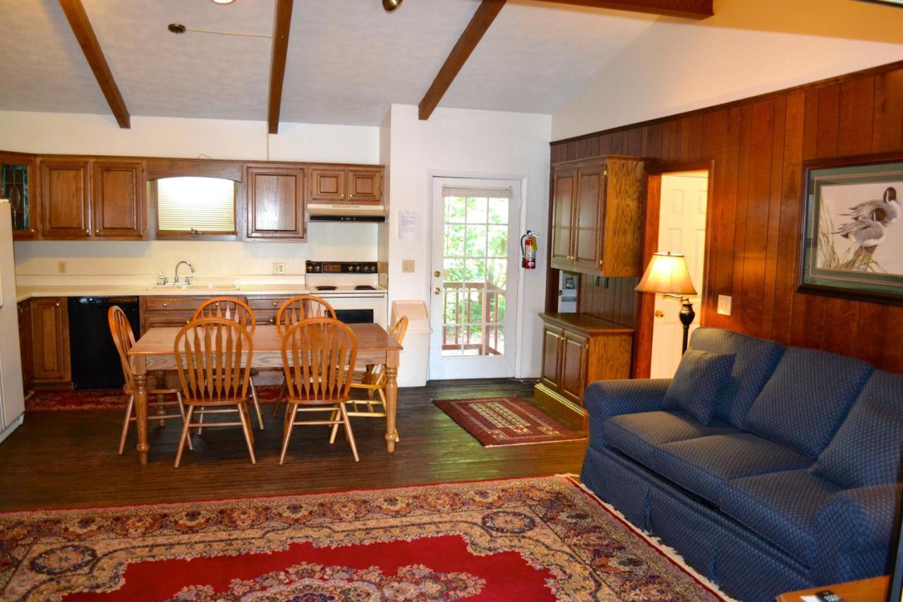 Boundary Waters Resort & Marina ハイアワシー エクステリア 写真