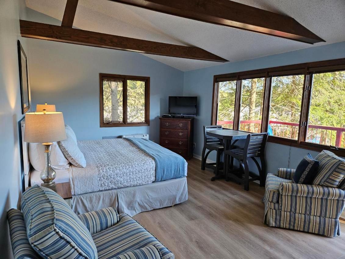 Boundary Waters Resort & Marina ハイアワシー エクステリア 写真